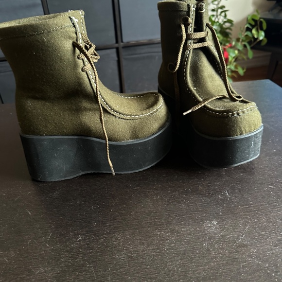 Boots - Picture 2 of 5